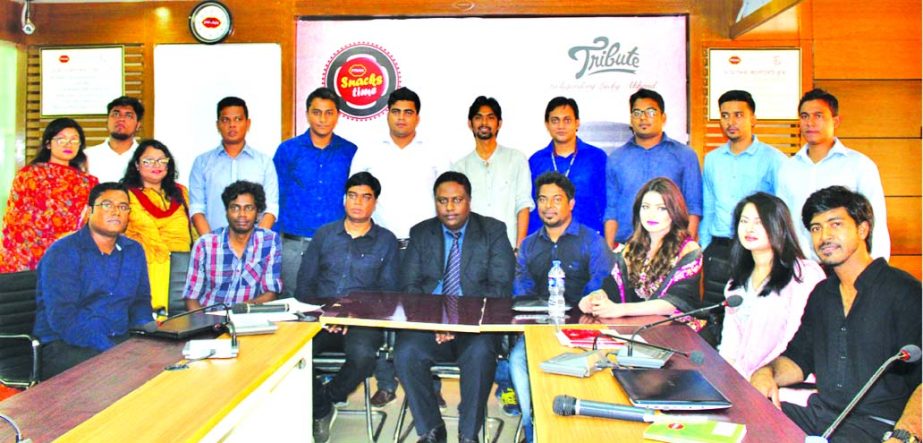 PRAN Foods Ltd recently signed a deal with the popular singer-composer Lucky Akhand to release the music videos at PRAN-RFL Center in the city. Saiful Islam Sikder, Chief Operating Officer, Ali Hasan Alam, Head of Marketing at PRAN Foods Ltd and Azim Hoss