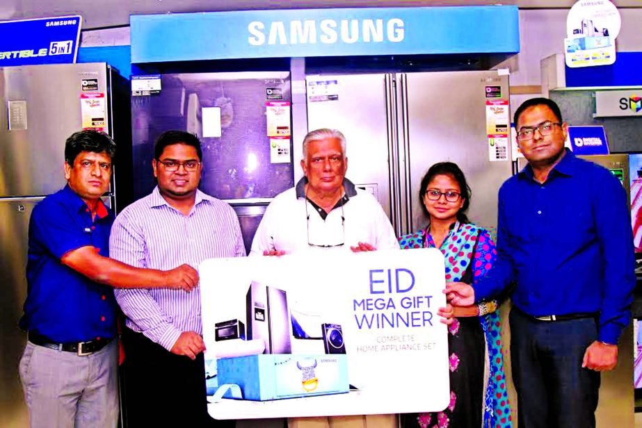 Samsung Electronics Bangladesh has announced the Mega Gift winner for their Eid-Ul-Azha Consumer Electronics promotion. The winner Dr. A K Khan won the first prize. Saad Bin Hasan and Mahfuza Sarwar of Samsung Electronics Bangladesh handed over the prizes
