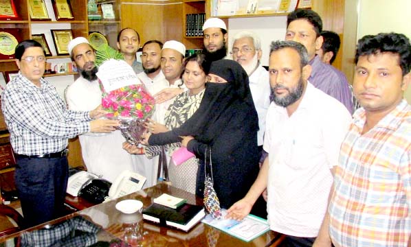 Ex-Students Parishad of Azizur Rahman Homeopathic Medical College presenting bouquet to outgoing Deputy Commissioner of Chittagong Mesbahuddin for being selected as best Deputy Commissioner of the country at latter's office chamber recently.