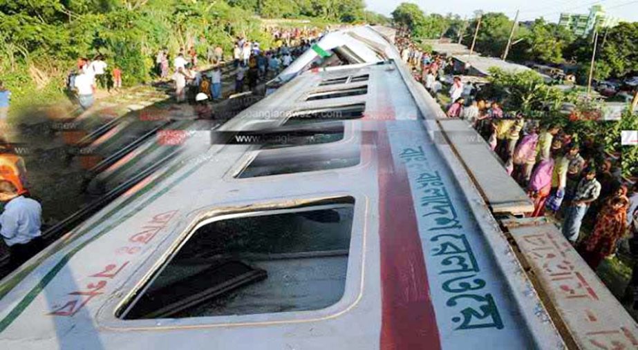Three coaches of Dhaka-bound inter-city commuter train Mohanagar Godhuli derailed in Pahartali area here yesterday snapping the rail link with Dhaka and later it was restored.