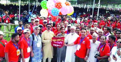 RANGPUR: Cultural Affairs Minister Asaduzzaman Noor formally inaugurating two-day combined reunion of Rangpur Zilla School by releasing balloons at a colourful ceremony on Wednesday.