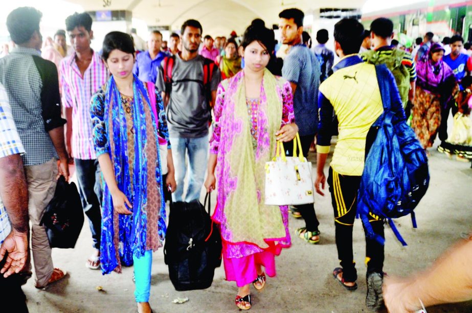 City-bound passengers returning after celebrating Eid-ul-Azha with near and dear ones at their ancestral homes. The snap was taken from the city's Kamalapur Railway Station on Friday.