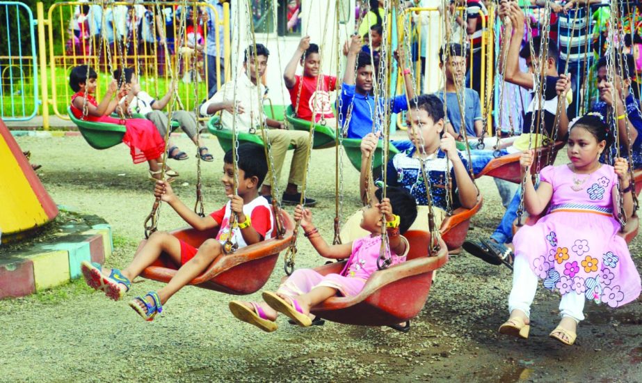 A large number of all-ages people seen in the city's recreation centers on the 4th day of Eid-ul-Azha. The snap was taken from the city's Shishu Park on Friday.