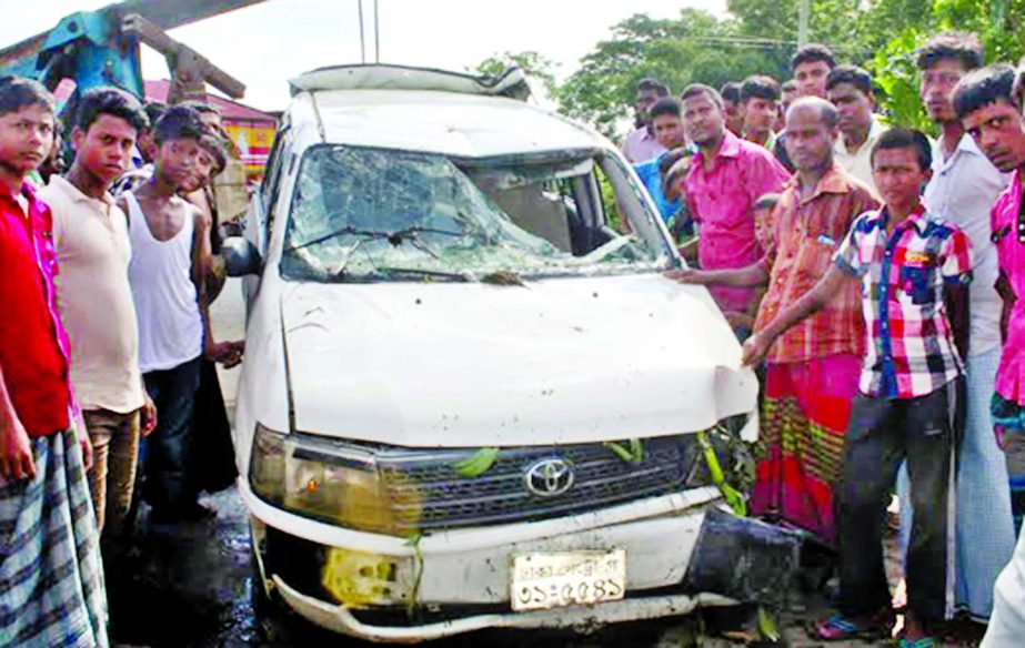 A Dhaka-bound private car plunges into a roadside ditch at Silonia on Noakhali-Comilla Highway in Laksam Upazila leaving five people of a family dead on Sunday.