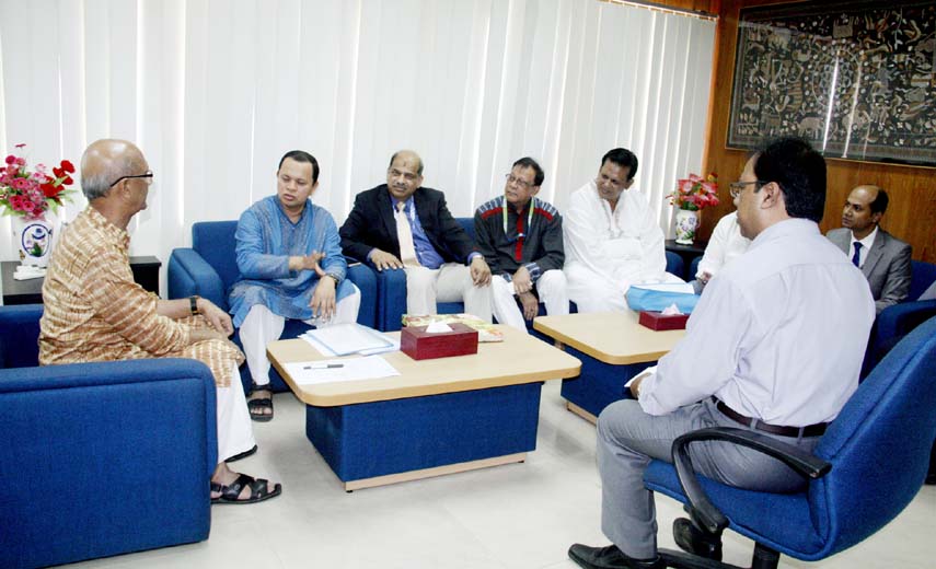 Education Minister Nurul Islam Nahid talks with a delegation of Daffodil International University, led by its Chairman M Sabur Khan, DIU Board of Trustees at the Minister's office recently.
