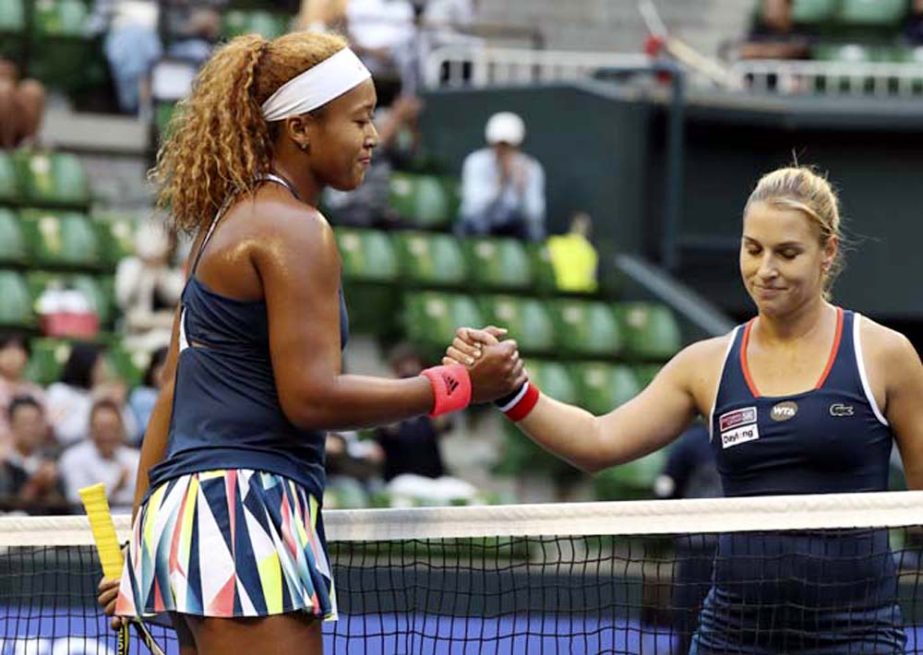 Naomi Osaka (left) of Japan and Dominika Cibulkova (right) of Slovakia greet each other after the women's singles match at the Pan Pacific Open women's tennis tournament in Tokyo on Wednesday.