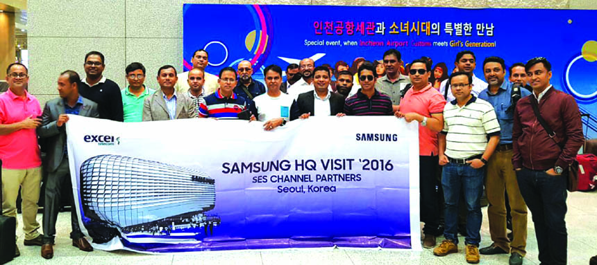 A team of Excel Telecom Ltd, National Distributor of Samsung in Bangladesh, posing at the company's head office in Seoul, South Korea recently.