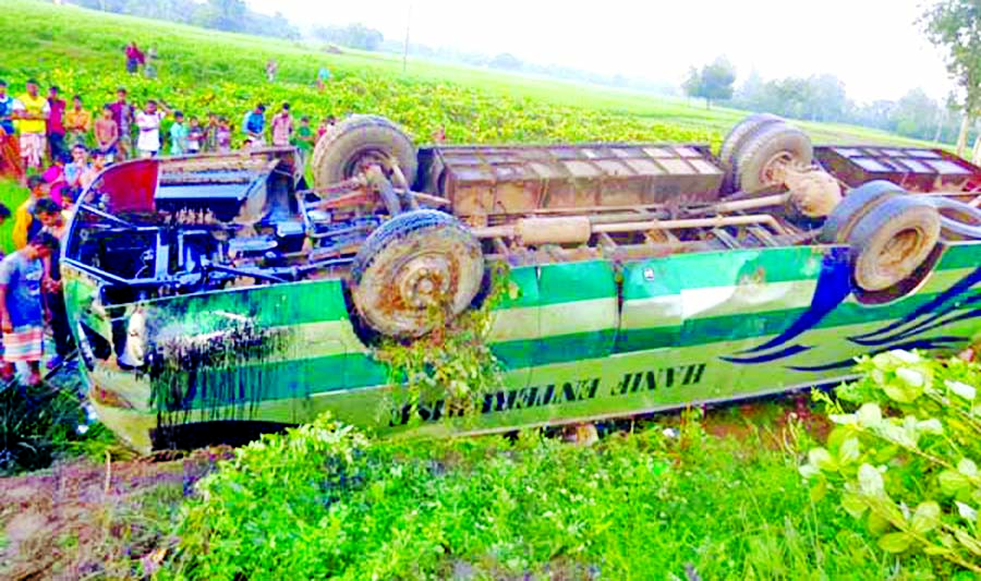 A night coach of Hanif Enterprise turned turtle after collided head-on with a truck at Birganj in Dinajpur leaving 15 passengers injured on Friday.