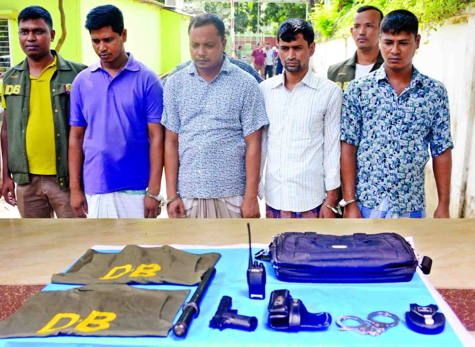 Four fake DB Police including a sacked army man were arrested by DB men while they were extorting in Moghbazar Wireless gate area in city wearing DB Jacket, with toy pistol, handcuffs, walkie-talkie on Sunday.