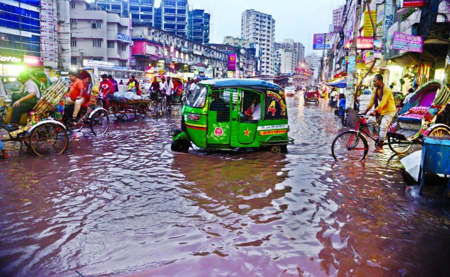 Rain led to waterlogging in city's many areas, triggering major traffic snarls on Monday afternoon. Many vehicles got stuck on rain-fed roads. This photo was taken from Shantinagar area.
