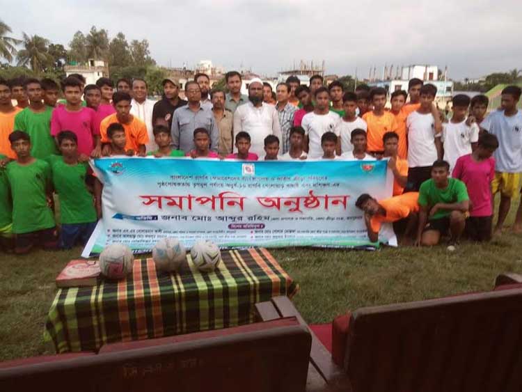 The selected under-16 rugby players of grass-root level talent hunt progrmme with the officials of Joypurhat District Sports Association pose for a photo session at Joypurhat on Wedenesday.