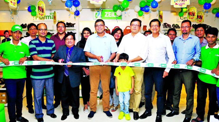 Zeil's Shop Ltd has recently opened a in the city's B.B. Avenue. Zahir Uddin Tarik Chairman, Jasim Md AL-Amin Managing Director and MA Quader Executive Director of Zeil's Shop Ltd formally inaugurated the shop.