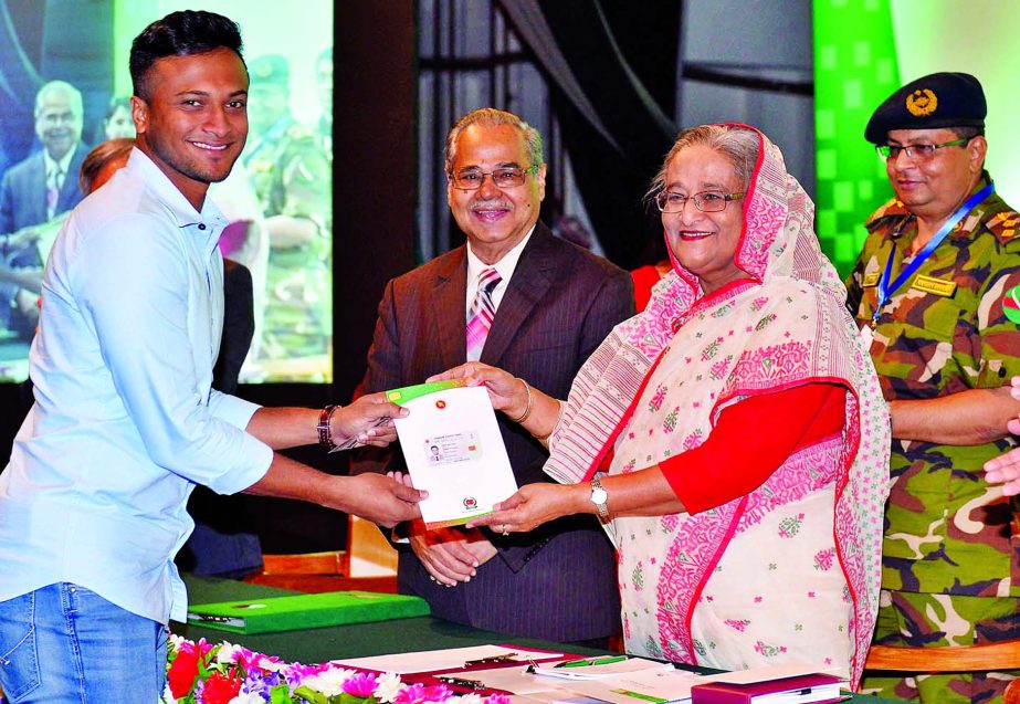 Prime Minister Sheikh Hasina handing over Smart NID Card to cricketer Shakib Al Hasan at a function held at the Osmani Memorial Hall on Sunday.