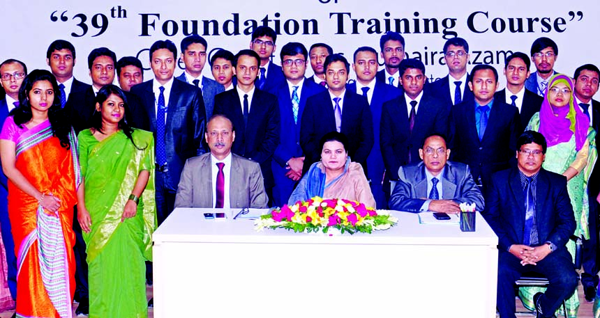 Humaira Azam, President & Managing Director (CC) poses with the participants of the 39th Foundation Training Course at the Bank Asia Institute for Training & Development in the city on Sunday. Mian Quamrul Hasan Chowdhury, Deputy Managing Director, Md. Az