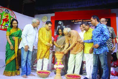 BARISAL: Eminent artist Rafiqun Nabi (Ranobi) inaugurating two-day long clay artisan festival at Ashwini Kumar Hall organised by Mritshilpi Sammilon O Sammanana Uddog on Friday.
