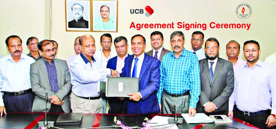 M Shahidul Islam, Additional Managing Director of United Commercial Bank Ltd and Engr Mir Moshiur Rahman, Managing Director of Titas Gas Ltd, exchanging agreement documents at Titas head office in the city recently.
