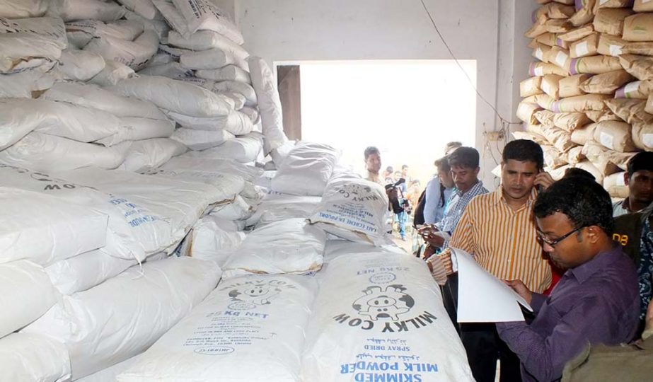 A mobile court of Chittagong district administration seized time expired 4,400 sacks of milk powder from a godown owned by Noor Dairy & Food Processing Factory at Majirghat in city on Saturday evening.
