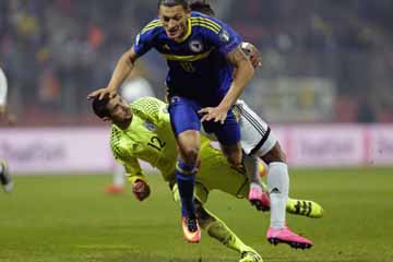 Bosnia's Milan Djuric (front) challenges Cyprus' goalkeeper Kostas Panayi during their World Cup Group H qualifying soccer match at the Bilino Polje Stadium in Zenica on Monday.