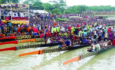 BARISAL: A traditional boat race was organised at Gouranadi recently.