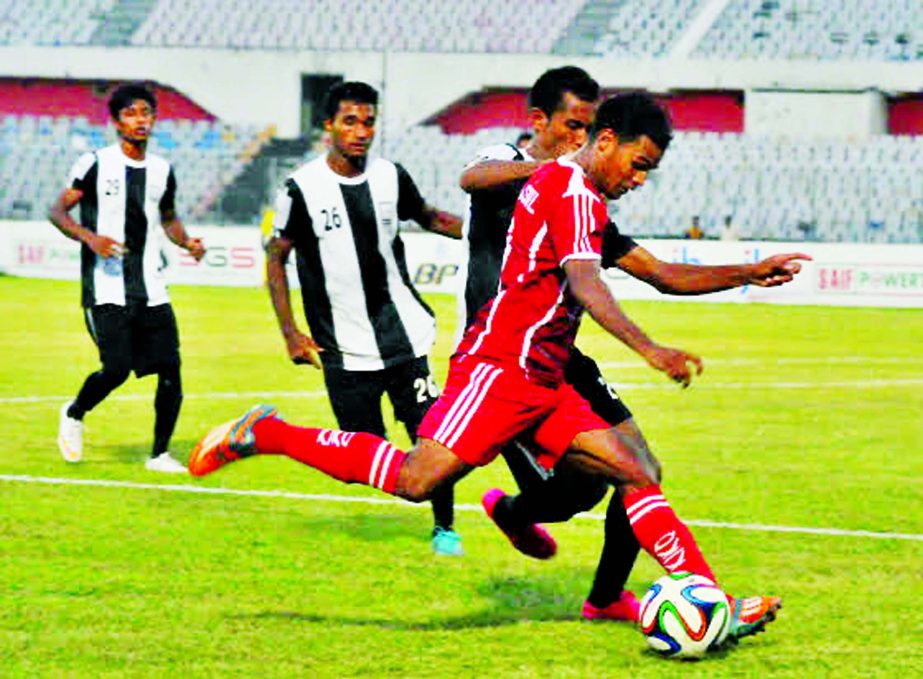 A moment of the match of the JB Group Bangladesh Premier League Football between Arambagh Krira Sangha and Sheikh Russel Krira Chakra Limited at the Bangabandhu National Stadium on Friday.