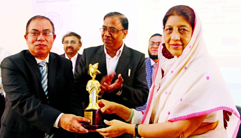 Habibur Rahman, Deputy Managing Director of Prime Bank Ltd, receiving 'Sardar Patel award-2016' from Rajmata Shubhangini Raje Gaekwad, Chancellor of Maharaja Sayajirao University of Baroda in India on the mark of 1st World Economic and Sports Conference