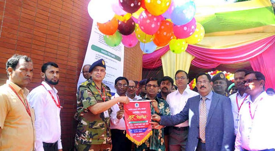The newly -built zonal passport office of Chittagong at Panchalaish area was inaugurated on Saturday. Senior Secretary of the Ministry of Home Dr. Mozzammel Hoque Khan was present as Chief Guest yesterday.
