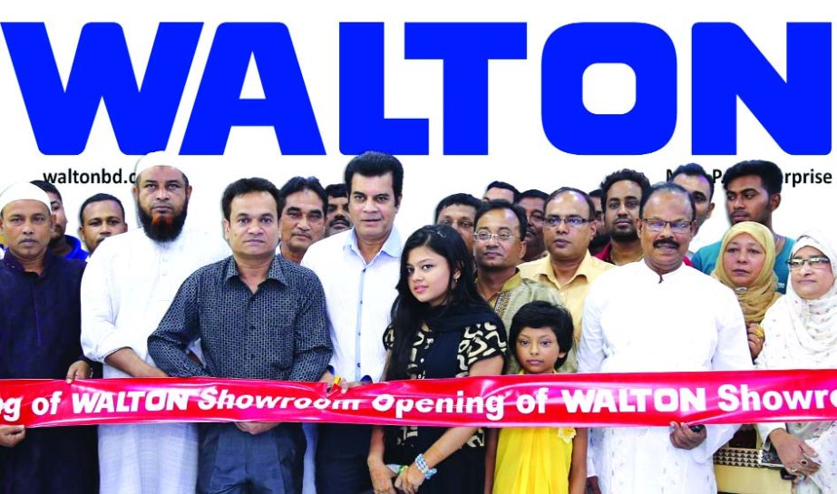 Walton Brand ambassador and film actor Ilias Kanchan recently inaugurated an Exclusive Walton Showroom at Tekerhar, Madaripur. Md Shazahan Khan, Upazilla Chairman, Md Shamim Neoaj Munsi, Paura Mayor of Rajoir and local elites were present at the programme