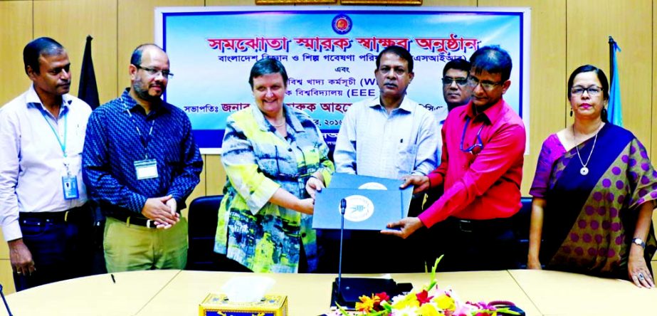 Md. Faruque Ahmed, Chairman, BCSIR hands over the signed MoU among two organizations namely United Nation World Food Programme (UN WFP) and BRAC University recently in the city. Under the agreement, Bangladesh Council of Scientific and Industrial Research