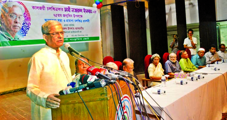 BNP Secretary General Mirza Fakhrul Islam Alamgir speaking at a discussion on 75th birthday of cine artiste Chashi Nazrul Islam organised by Jatiyatabadi Sangskritik Dal in the auditorium of Kachikacha in the city on Sunday.
