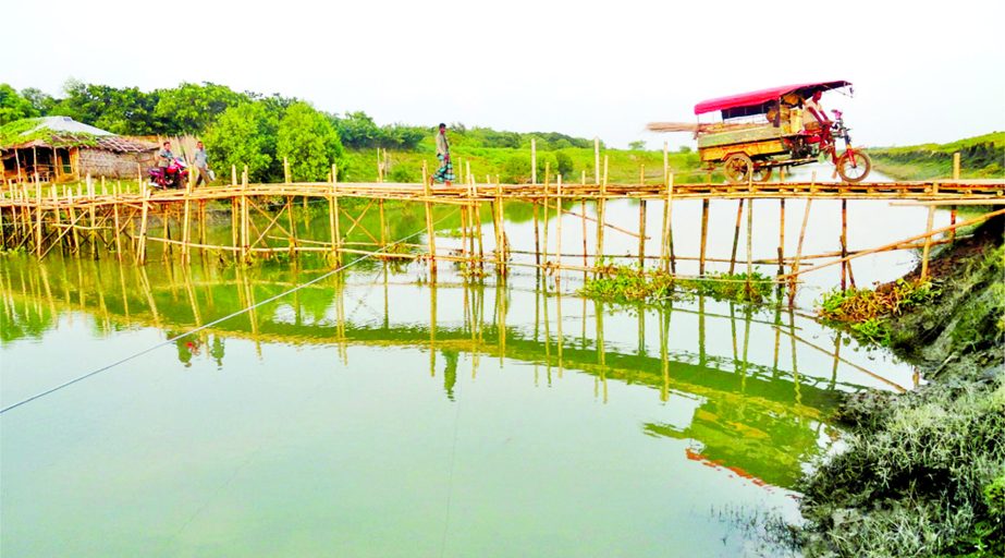 Hundreds of people of all walks of life have been facing untold sufferings daily in passing through this bamboo made bridge on Shalika River at Patkelghata in Satkhira. Even some are seen driving motorcycle and rickshaws by risking their lives over the br