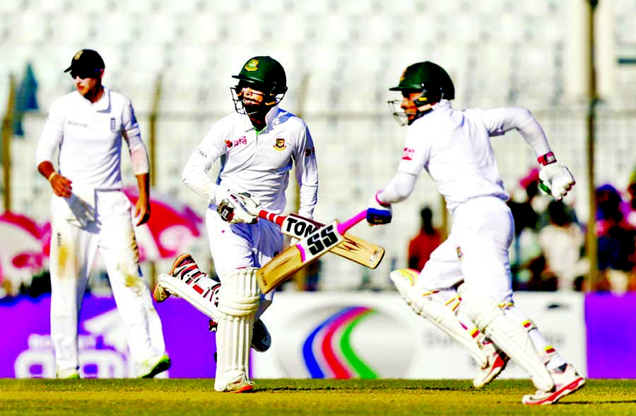 Sabbir Rahman and Mushfiqur Rahim run between the wickets on the 4th day of 1st Test between Bangladesh and England at Zahur Ahmed Chowdhury Stadium in Chittagong on Sunday.(News on page 7)