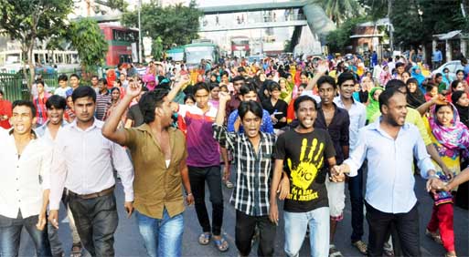 Workers of Mimmoy Fashion Garments in city's Tikatuli area brought out a procession towards BGMEA Bhaban protesting closure of the garments factory and demanding payment of outstanding salaries. This photo was taken from city's Topkhana Road on Tuesday.