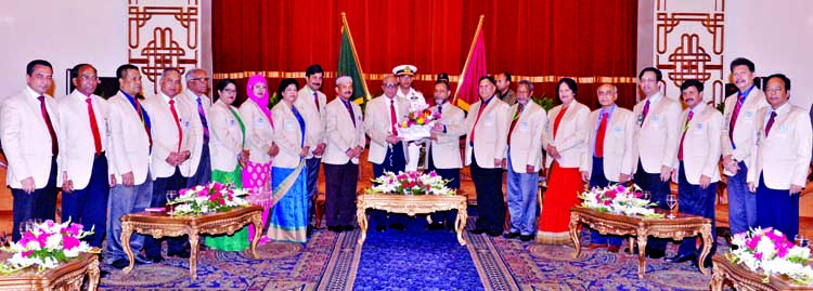 The executive committee of Officers' Club, Dhaka led by its Chairman Mohammad Shafiul Alam made a courtesy call on President Abdul Hamid at Bangabhaban on Thursday. Press Wing, Bangabhaban photo