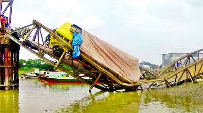 The Bailey Bridge at Bhedorganj in Shariatpur collapsed soon after a long lorry carrying 35 tons of iron while tried to cross it on Saturday causing disruptions of movement and communications among 17 districts were snapped.