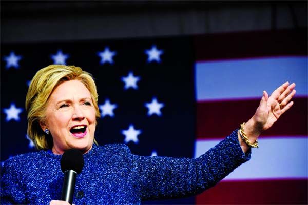 Hillary Clinton speaks at a Democratic Party "Women Win" early vote rally in Cedar Rapids, Iowa. Internet photo