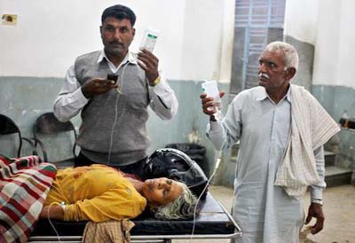 A woman, who according to local media was wounded in a shelling attack at the international border with Pakistan, is pictured inside a government hospital in Jammu.