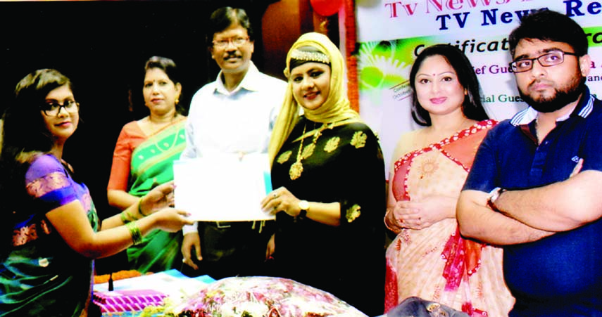 The certificate awarding ceremony of a two-day long course on TV Journalism and TV News Presentation conducted by the Bangladesh Institute of Journalism and Electronic Media (BIJEM) was held on Sunday. Helena Jahangir, chairman, Joyjatra Foundation distri