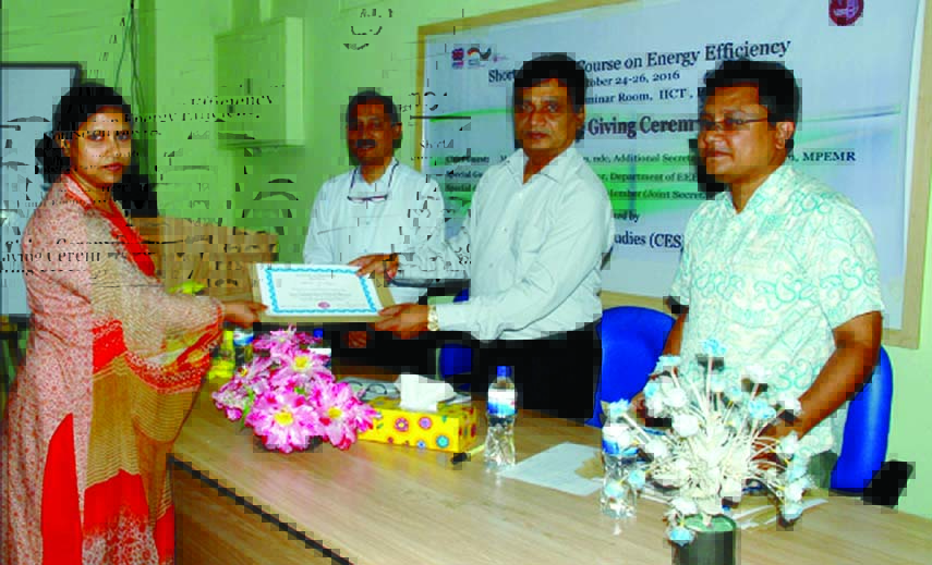 Md Mahmudul Alam ndc , Additional Secretary , Power Division handing over certificate among the participants of a 3-day long training course on 'Energy Efficiency' organised by the Centre for Energy Studies , BUET with the support from German Developmen