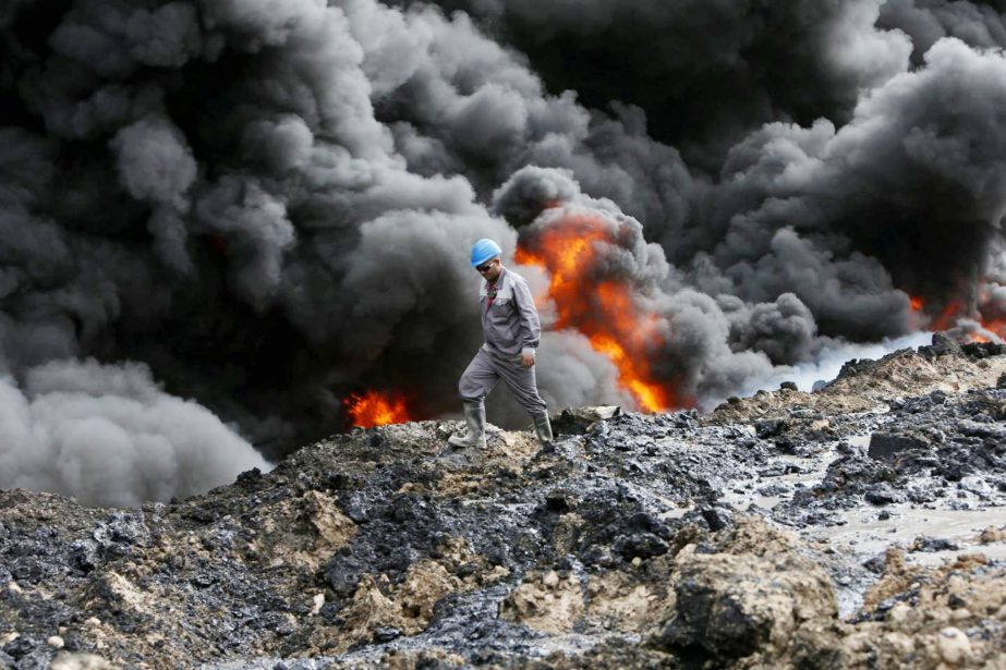 Smoke rises from oil wells set ablaze by ISIS militants before fleeing the oil-producing region of Qayyara, Iraq on Tuesday.