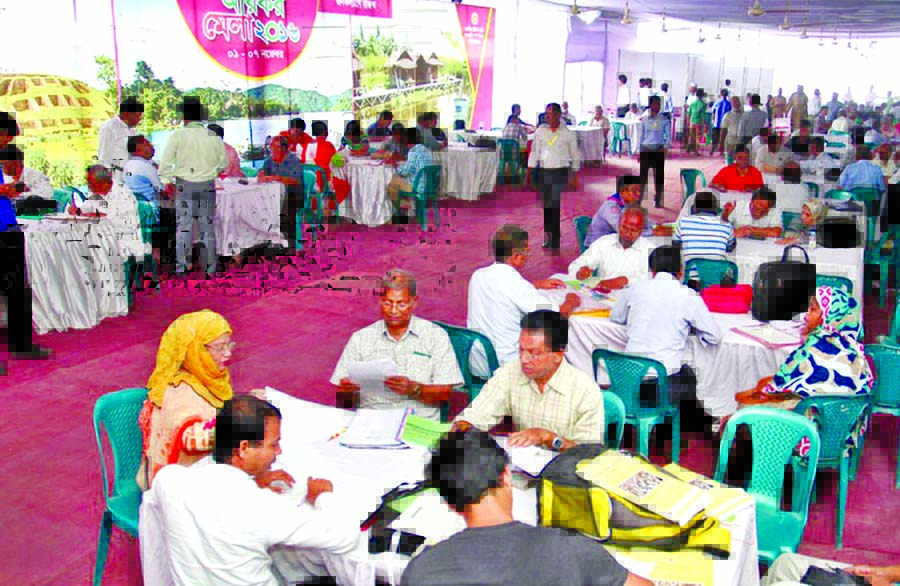 Taxpayers engaged in playing taxes at the under-construction headquarters of the National Board of Revenue (NBR) in the city's Agargaon area on the 2nd day on Wednesday as countrywide week-long Income Tax Fair 2016 begins on Tuesday.