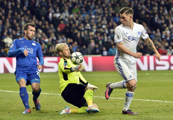 Leicester City's goal keeper Kasper Schmeichel (center) and FC Copenhagen's Benjamin Verbic (right) battle for the ball during their Champions League Group G soccer match at Parken Stadium in Copenhagen on Wednesday.