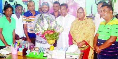 BOGRA: Newly-elected UP Chairman of Sonaroy Prof Mofidul Islam was greeted by BNP leaders in Bogra yesterday.