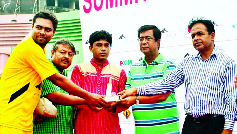 General Secretary of Dhaka Reporters Unity (DRU) Razu Ahmed (third from the left) handing over the prize of the Man of the Match of the Summit-DRU Media Cup Cricket at the Moulana Bhashani National Hockey Stadium on Friday.