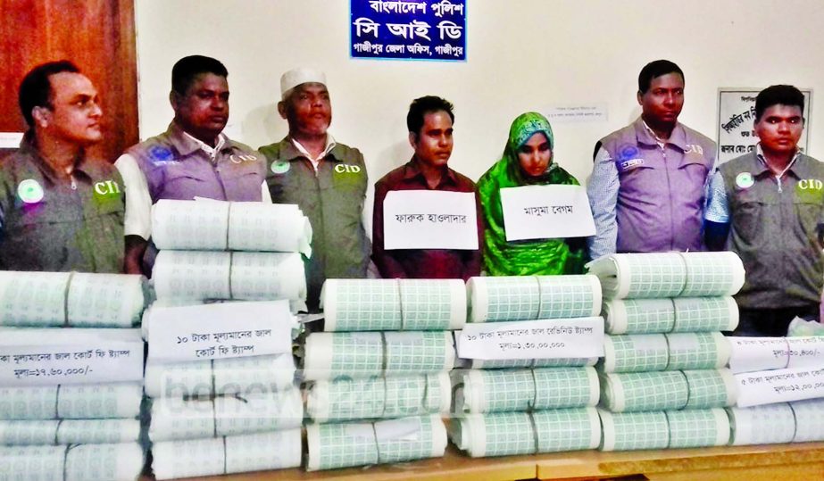 A couple was arrested along with huge fake non-judicial stamps at Majukhan area in Gazipur by the CID Police on Friday.