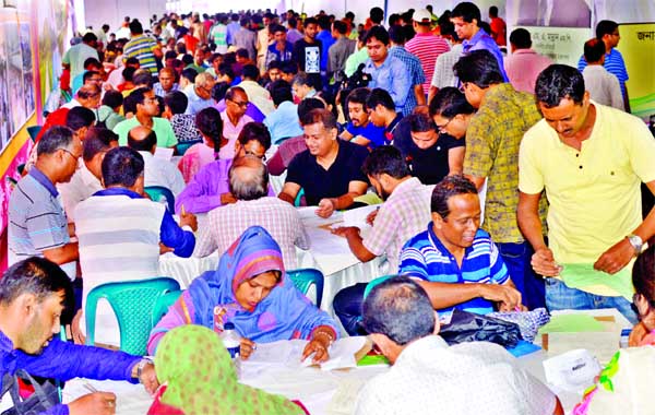 Thousands of people on the concluding day of Tax Fair on Monday crowded the venue to pay tax.
