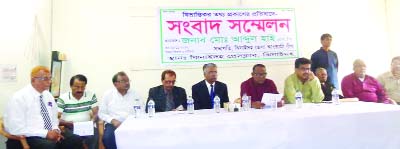 JHENAIDAH: Abdul Hyee MP briefing media men at Jhenaidah Press Club on Wednesday afternoon about his innocence on the attack of Awami League leader Mokter Mridha at Sailkupa.