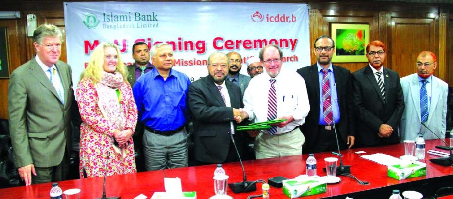 Mohammad Abdul Mannan, Managing Director and CEO of Islami Bank Bangladesh Ltd (IBBL) and Professor John D Clemens, Executive Director of icddr,b exchange documents after signing a MoU in the city recently. Under the deal, IBBL will donate Tk87.5 million