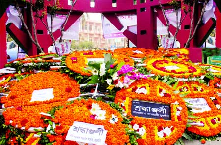 Marking the Noor Hossain Day various socio-political organisations paid tributes to Shaheed Noor Hossain by placing wreaths at the Noor Hossain Square on Thursday.