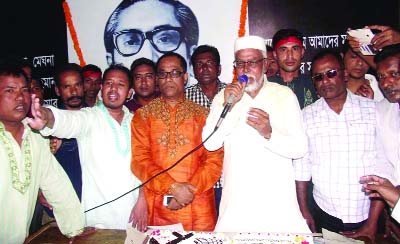 RANGPUR: Sarfudin Ahmed Jhantu, RCC Mayor addressing a post-rally discussion marking the 44th founding anniversary of Jubo League in Rangpur as Chief Guest on Friday.