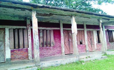 MURADNAGAR(Comilla): Old and damaged Krishnopur Govt Primary School in Muradnagar Upazila needs immediate reconstruction. This snap was taken on Friday.